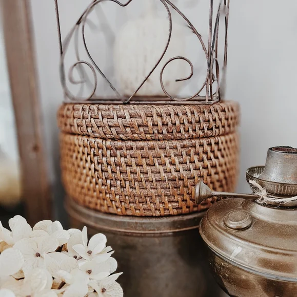 Vintage Round Rattan Brown Storage Basket With Lid - Picture 5 of 5